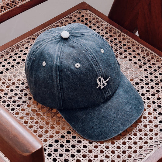 LA cap in washed charcoal/cream details